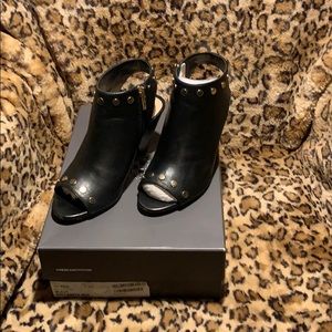 SALE❤️Vince Camuto Black Edia Shootie